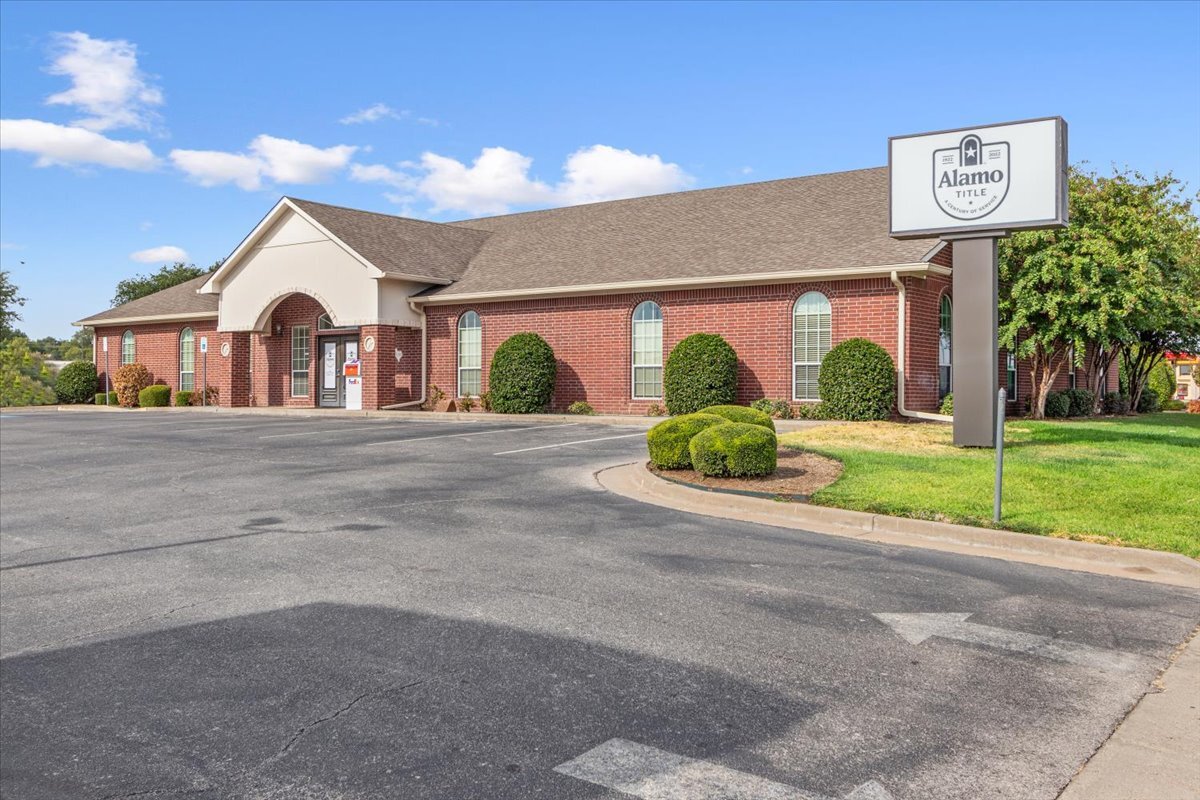 1330 N Valley Mills Dr, Waco, TX for sale Primary Photo- Image 1 of 1