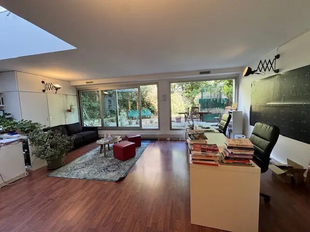 Office in Montrouge for sale - Building Photo - Image 1 of 8