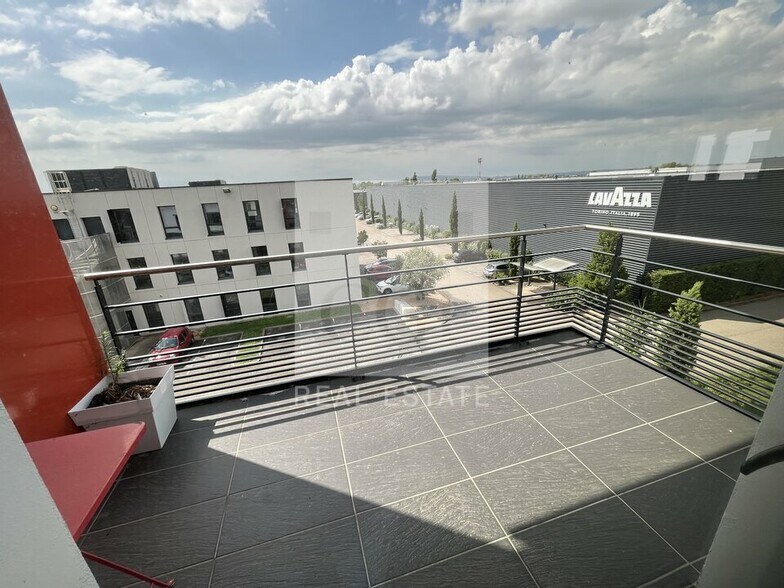 Office in Saint-Priest for lease - Building Photo - Image 2 of 20