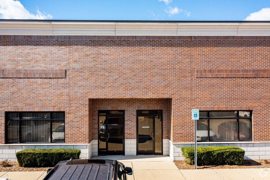 16049-16089 Leone Dr, Macomb Township, MI for lease - Building Photo - Image 3 of 7
