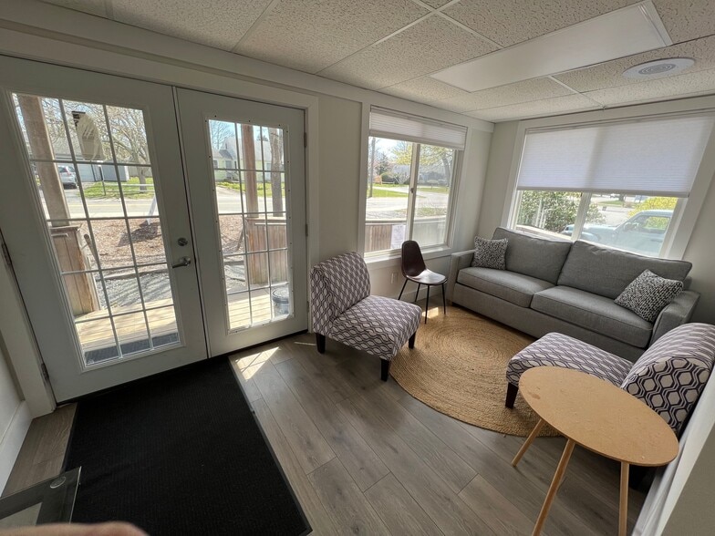 13 Falmouth Heights Rd, Falmouth, MA for lease - Building Photo - Image 3 of 3