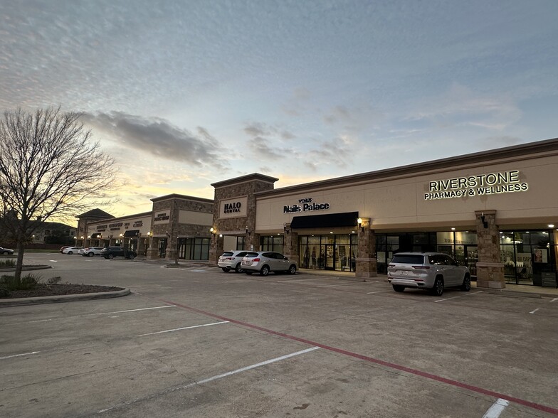 18721 University Blvd, Sugar Land, TX for lease - Building Photo - Image 1 of 18