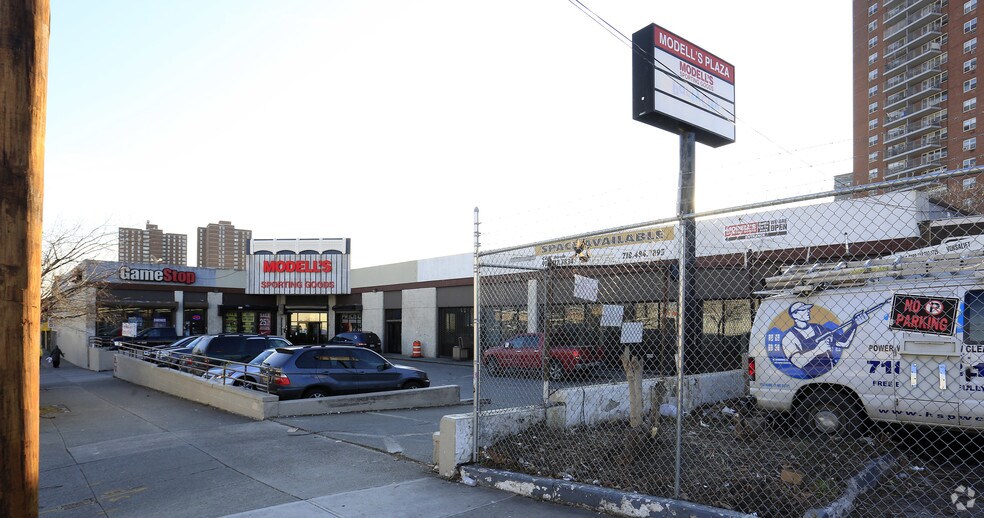 945 White Plains Rd, Bronx, NY for sale - Building Photo - Image 1 of 1