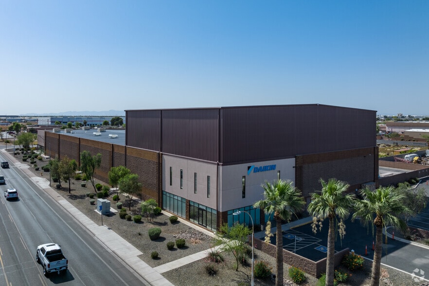 4940 W Lower Buckeye Rd, Phoenix, AZ for lease - Building Photo - Image 2 of 7