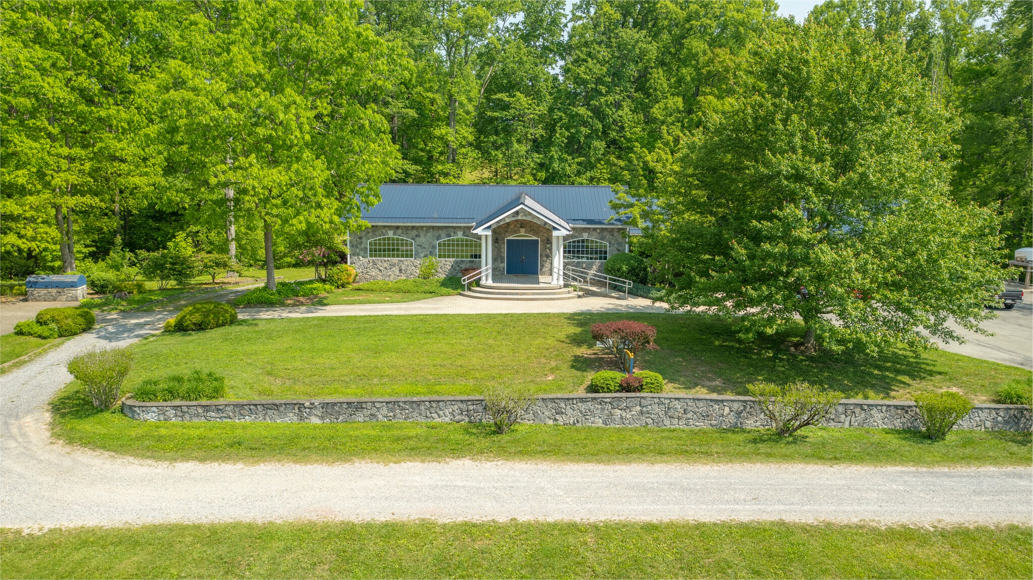 200 Twin Oaks Rd, Crab Orchard, WV 25827 Daniel Vineyards