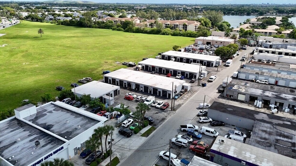Margate Small Bays portfolio of 4 properties for sale on LoopNet.com - Building Photo - Image 2 of 8