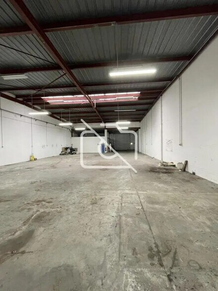 Flex in Buc for lease - Interior Photo - Image 2 of 7