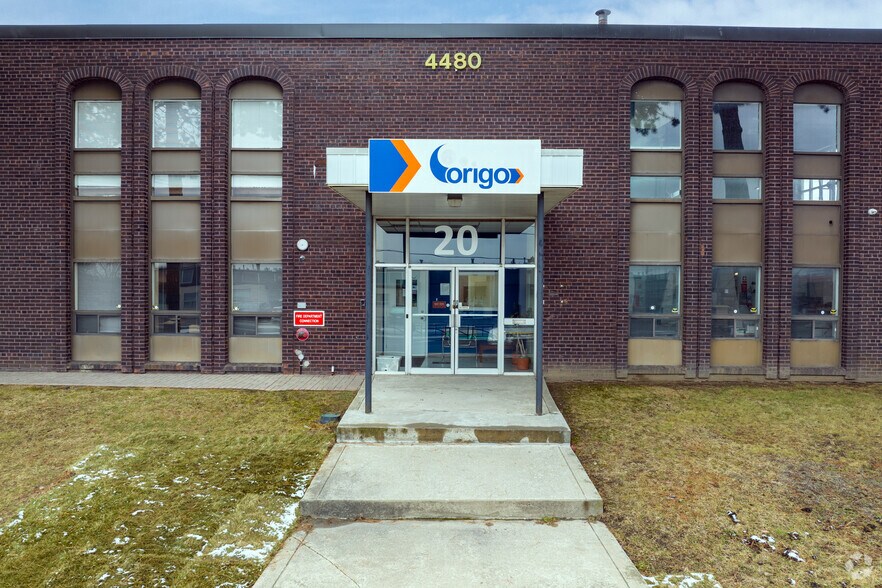 4480 Chesswood Dr, Toronto, ON for lease - Building Photo - Image 3 of 4