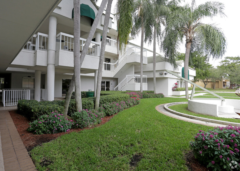 1890 N University Dr, Coral Springs, FL for lease - Building Photo - Image 2 of 8