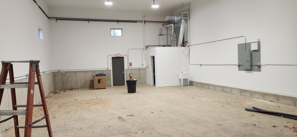 244 Foxon Rd, North Branford, CT for lease - Building Photo - Image 3 of 7