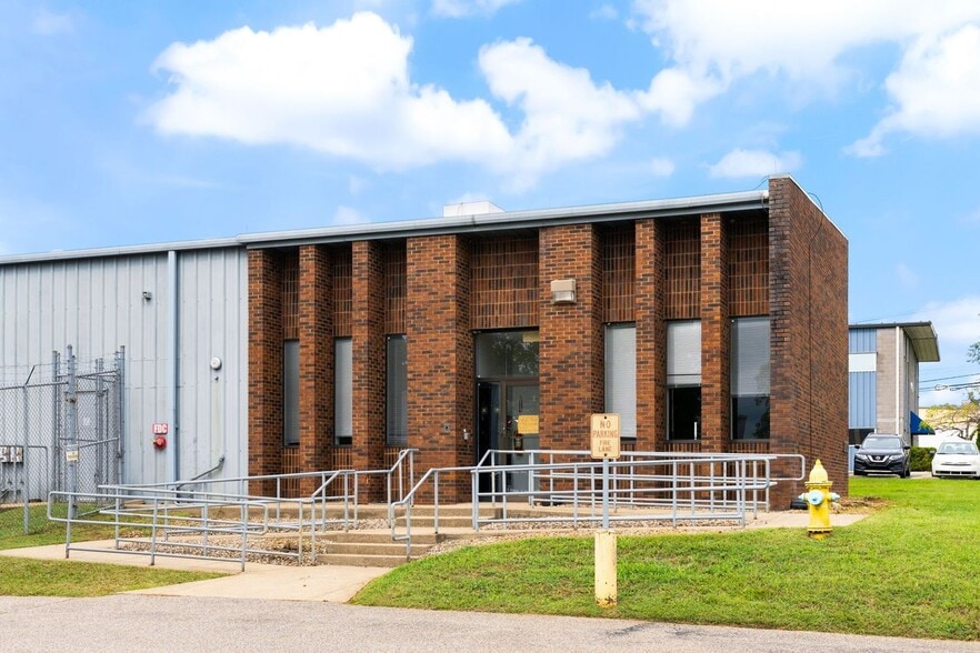 2800 Diode Ln, Louisville, KY for lease - Building Photo - Image 3 of 44