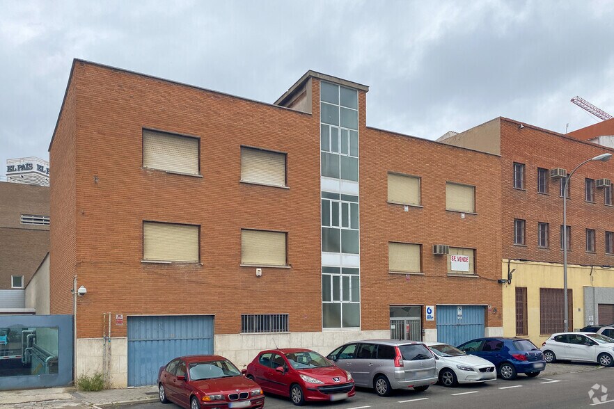 Calle Miguel Yuste, 36, Madrid, Madrid for sale - Building Photo - Image 1 of 1