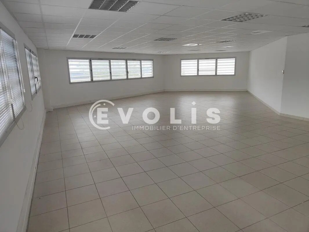 Office in Grigny for lease Building Photo- Image 1 of 18