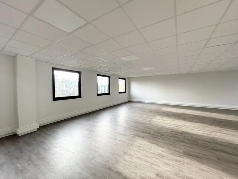 1-6 Rue Des Vergers, Limonest for lease - Building Photo - Image 3 of 181