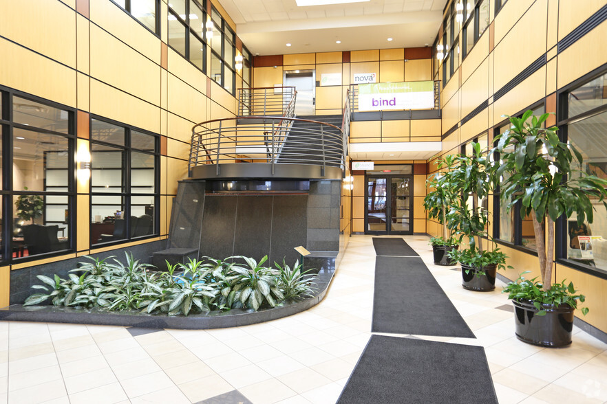 6400 Main St, Williamsville, NY for lease - Lobby - Image 3 of 3