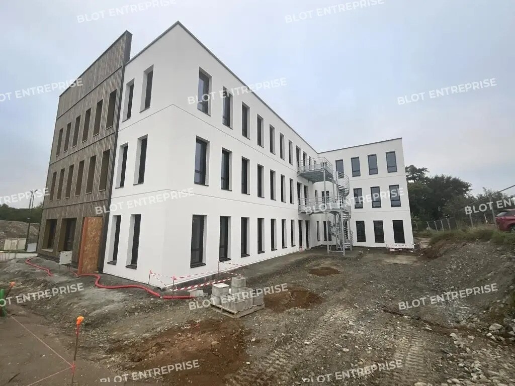 Office in Ploërmel for lease Building Photo- Image 1 of 8