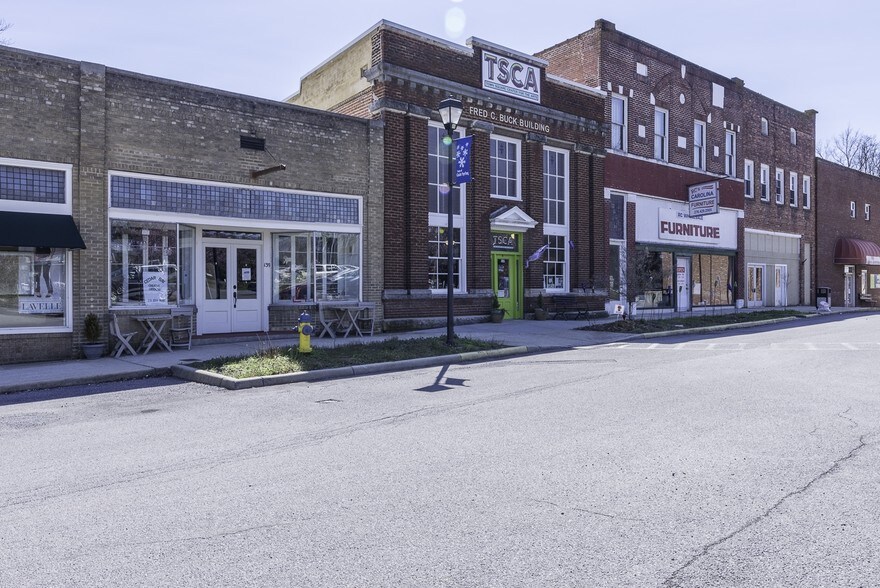 139 Town Square St, Glade Spring, VA for sale - Primary Photo - Image 1 of 1