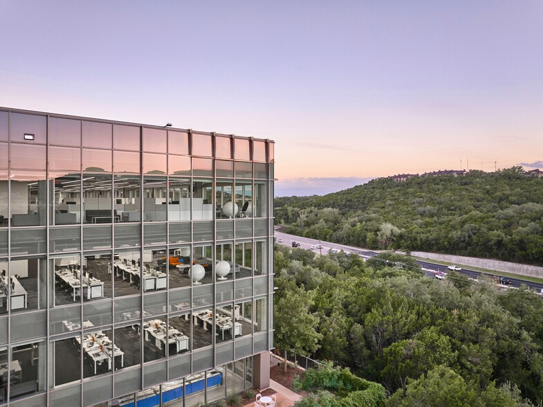 6433 N Champion Grandview Way, Austin, TX for lease - Building Photo - Image 2 of 2