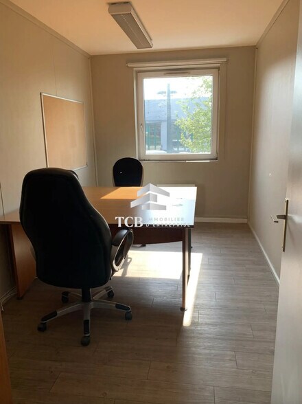 Office in Saint-Herblain for lease - Interior Photo - Image 2 of 8