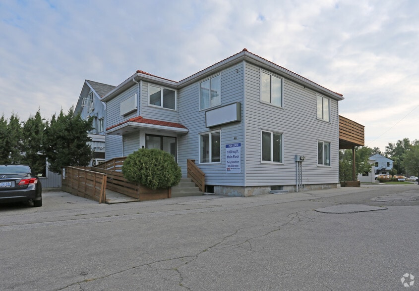 455 Trafalgar Rd, Oakville, ON L6J 3H8