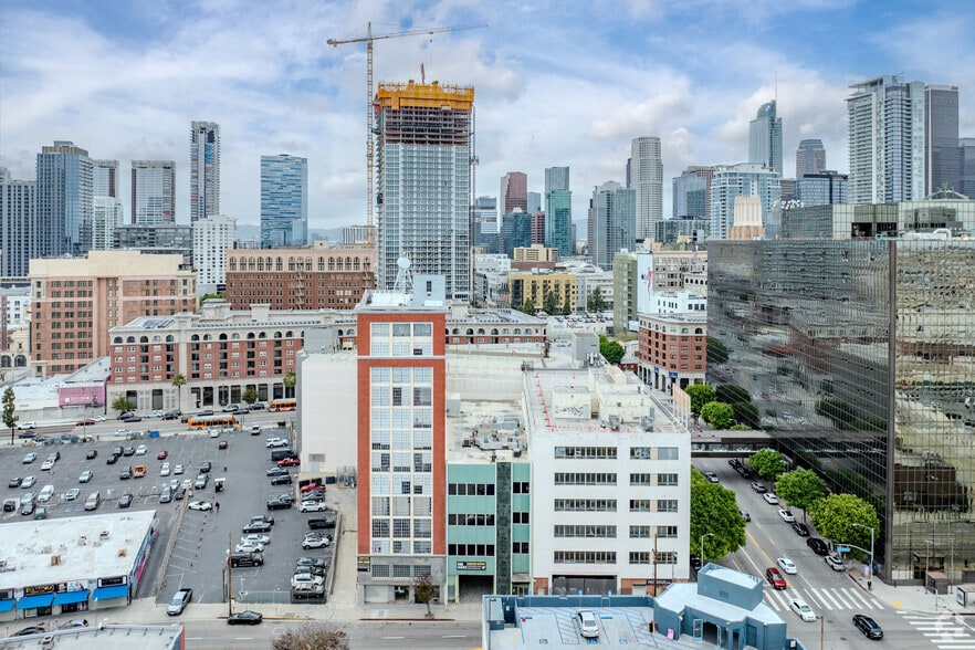 1011 S Los Angeles St, Los Angeles, CA for lease - Building Photo - Image 3 of 25