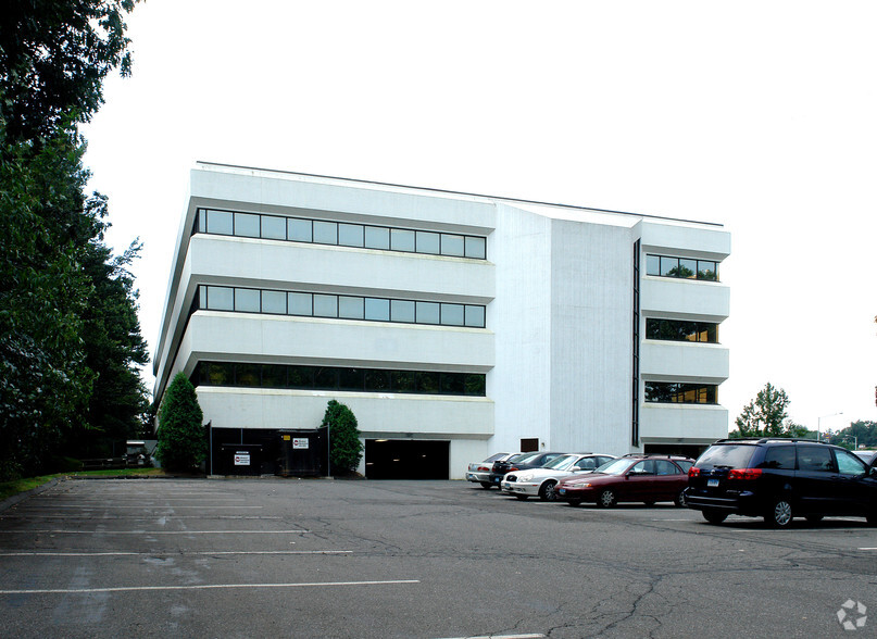 360 Bloomfield Ave, Windsor, CT for lease - Building Photo - Image 1 of 2