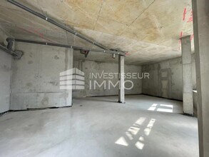 Office in Saint-Maur-des-Fossés for lease Interior Photo- Image 1 of 3