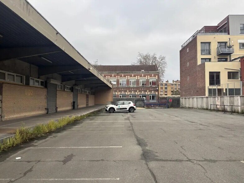 Flex in Lille for lease - Building Photo - Image 2 of 6