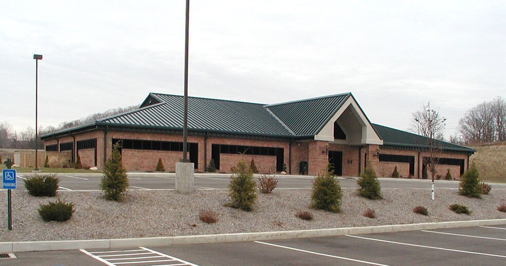 100 Sky Ln, Tarentum, PA for sale - Primary Photo - Image 1 of 1