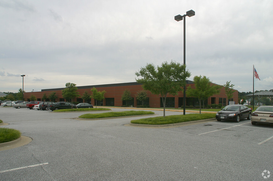 989 Corporate Blvd, Linthicum Heights, MD for lease - Building Photo - Image 2 of 9