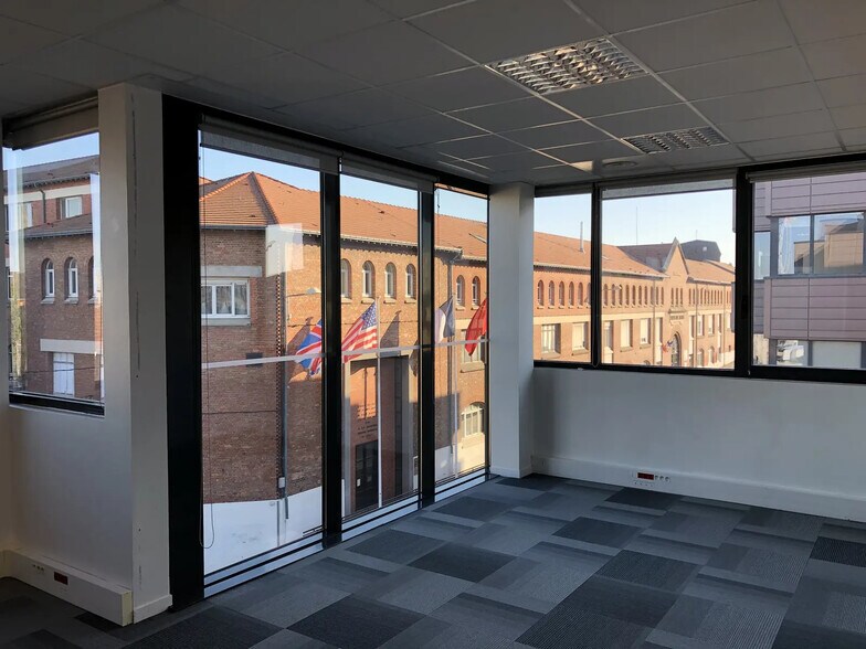 5 Rue Du Président Franklin Roosevelt, Reims for lease - Interior Photo - Image 3 of 6