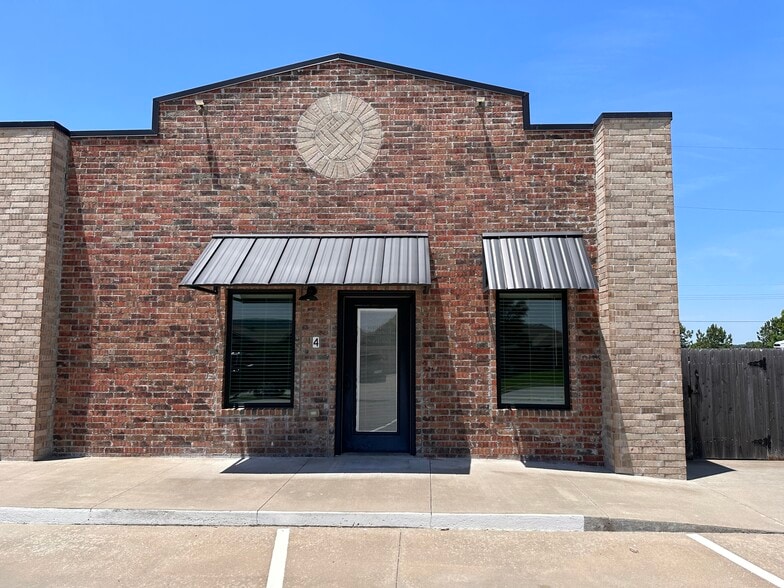 1100 Division St, Prairie Grove, AR for lease - Building Photo - Image 1 of 13