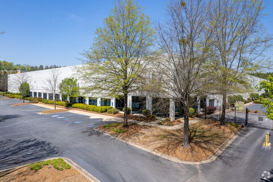 7924 Troon Cir NE, Austell, GA for sale - Building Photo - Image 1 of 1