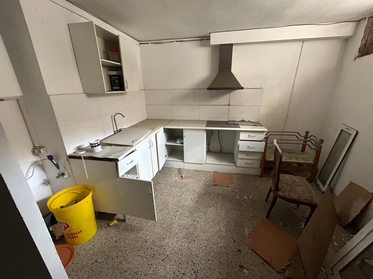 Carrer de la Font del Coll, Barcelona, BAR 08032 -  -  - Interior Photo - Image 1 of 13