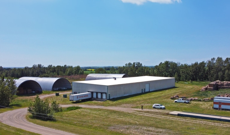 1041 Hwy 54, Innisfail, AB for sale - Primary Photo - Image 1 of 2