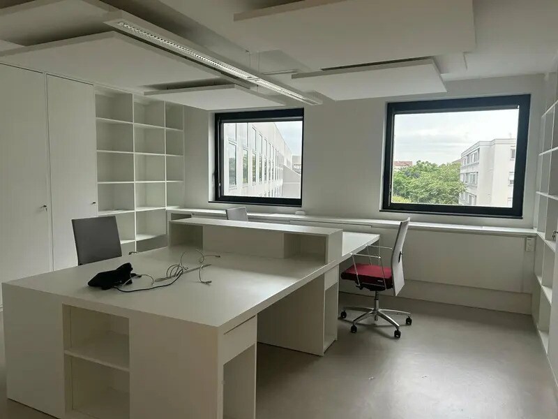 Office in Lyon for sale Interior Photo- Image 1 of 13