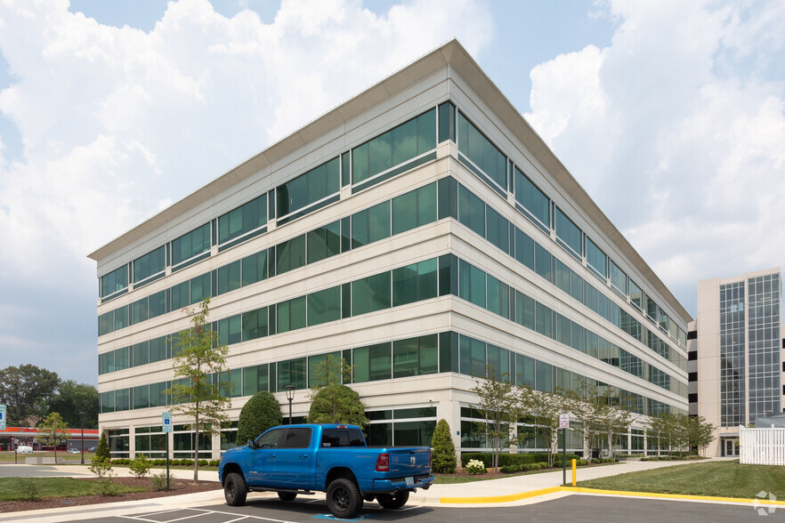 6565 Arlington Blvd, Falls Church, VA for lease - Building Photo - Image 1 of 8