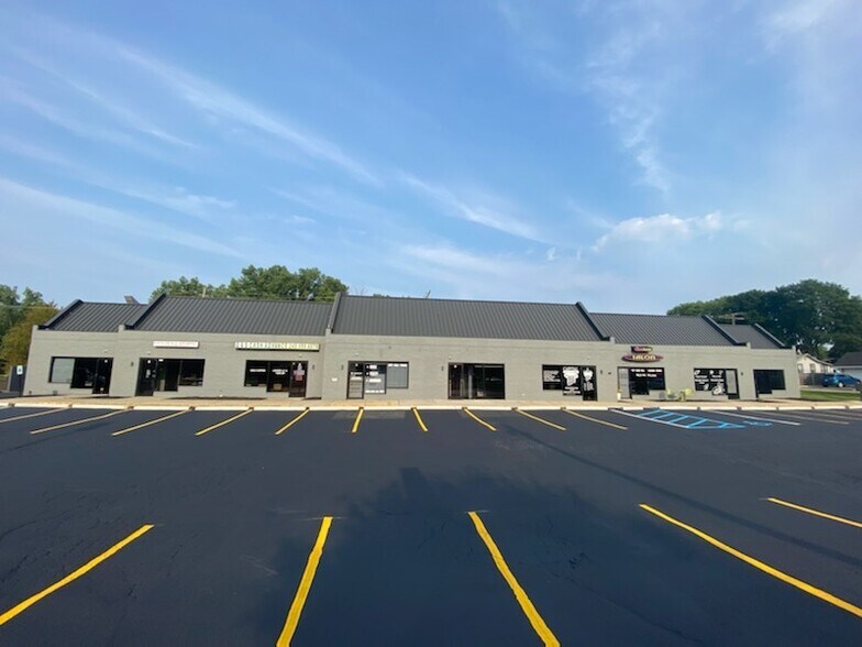 2038 Cass Lake Rd, Keego Harbor, MI for sale - Building Photo - Image 1 of 1