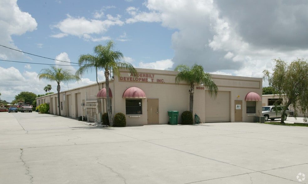 6000 Taylor Rd, Naples, FL for lease - Building Photo - Image 2 of 9