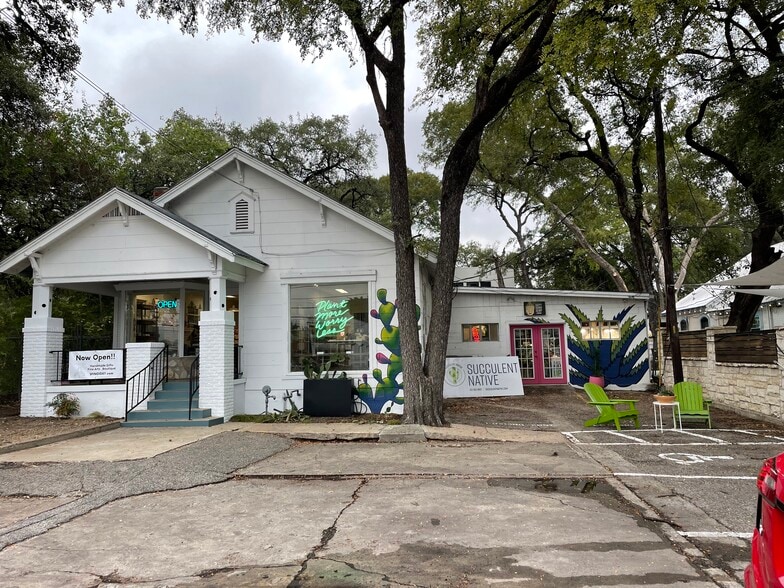 2058 S Lamar Blvd, Austin, TX for lease - Building Photo - Image 1 of 14
