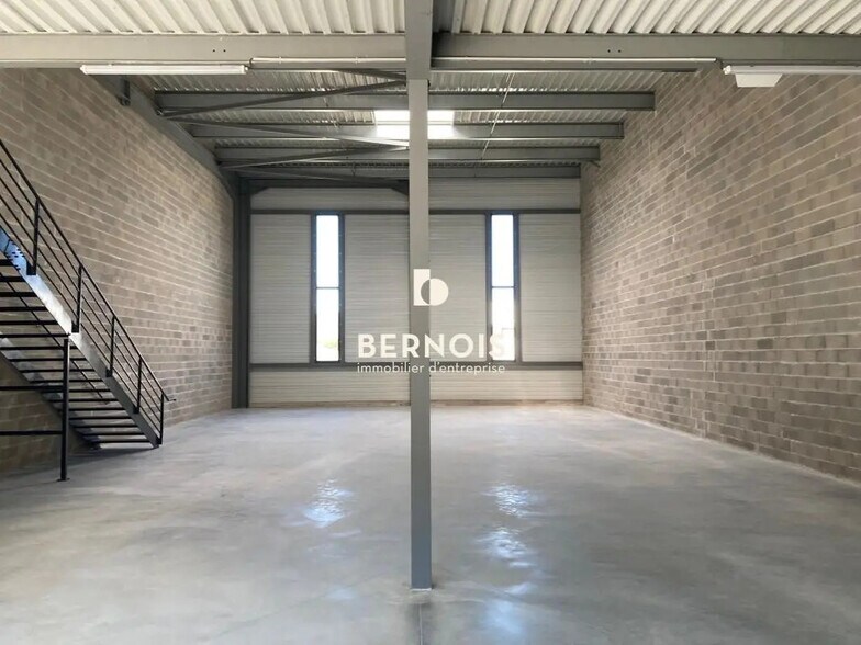 274 Avenue De Bruxelles, La Seyne-sur-Mer for lease - Interior Photo - Image 3 of 7