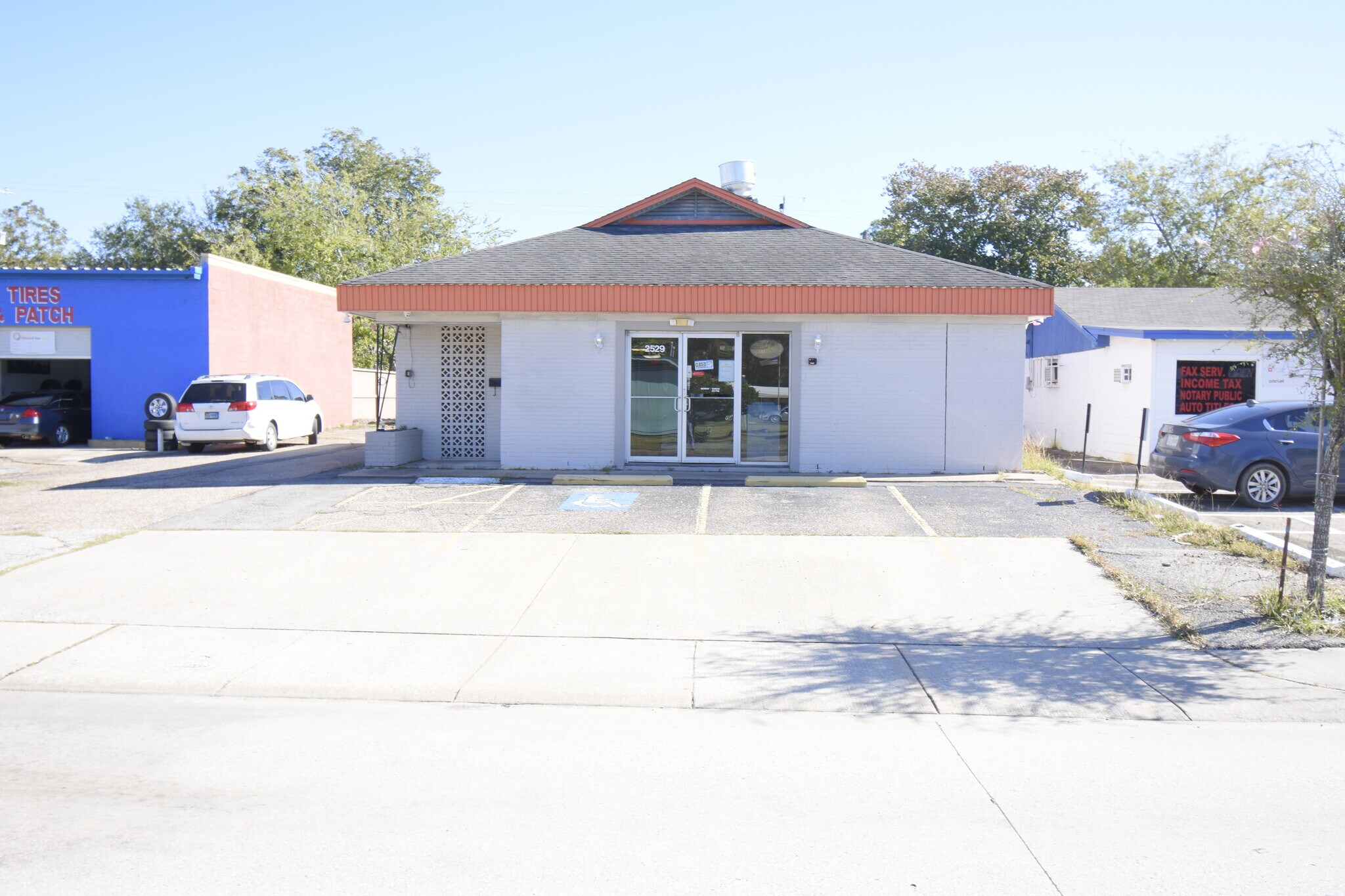 2529 Strawberry Rd, Pasadena, TX 77502