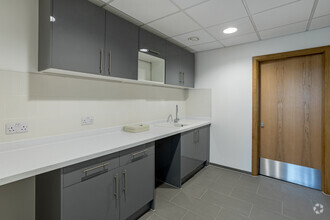 Claps Gate Ln, London for lease Interior Photo- Image 2 of 17