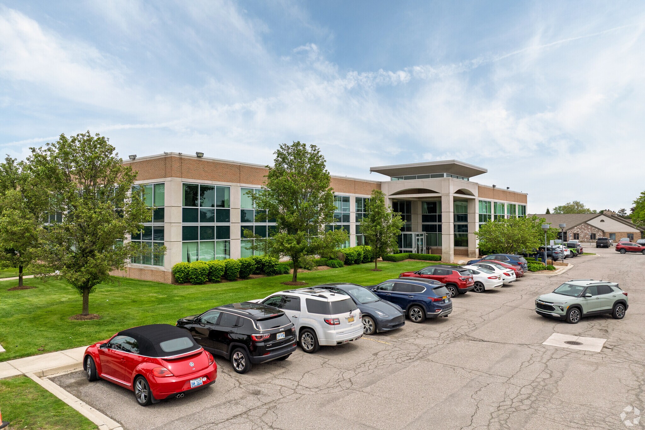 75 Barclay Cir, Rochester Hills, MI for sale Primary Photo- Image 1 of 6