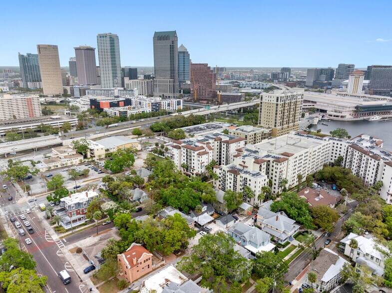 Hyde Park - Beach Flats (23 Units) portfolio of 4 properties for sale on LoopNet.com - Building Photo - Image 3 of 11