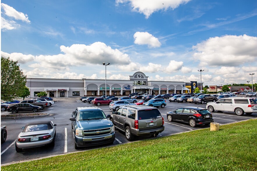 2809-2847 W Andrew Johnson Hwy, Morristown, TN for sale - Building Photo - Image 1 of 1