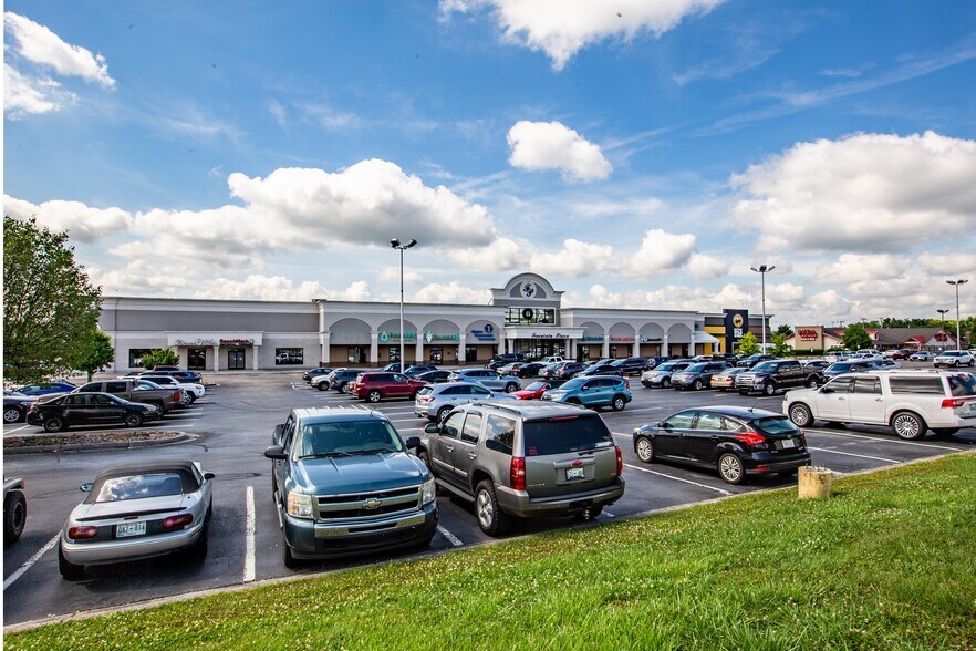 2809-2847 W Andrew Johnson Hwy, Morristown, TN for sale - Primary Photo - Image 1 of 1