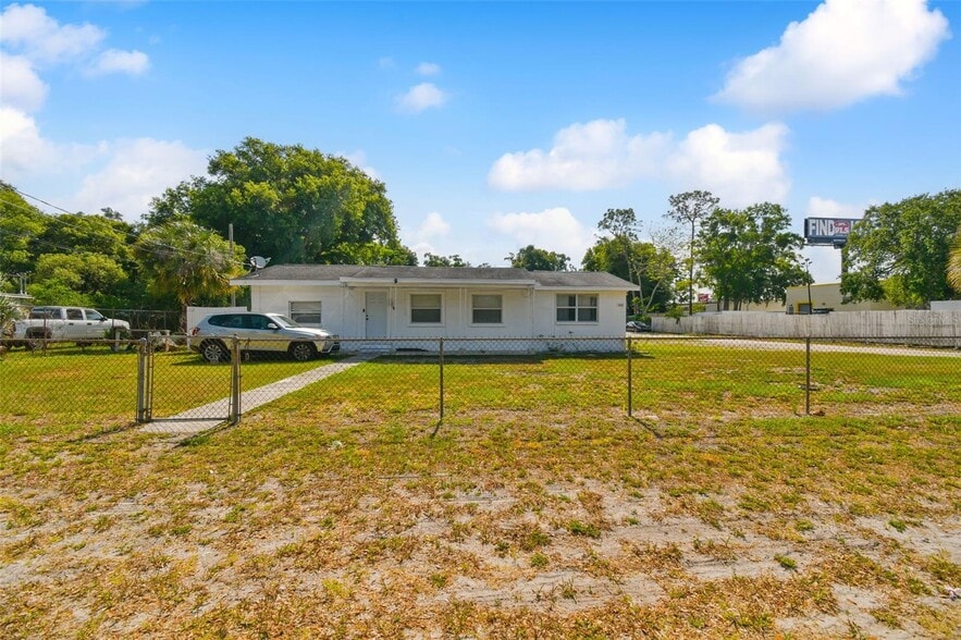 7 UNIT PORTFOLIO portfolio of 2 properties for sale on LoopNet.com - Building Photo - Image 3 of 42