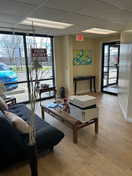 540 E Main St, Branford, CT for sale - Building Photo - Image 2 of 24