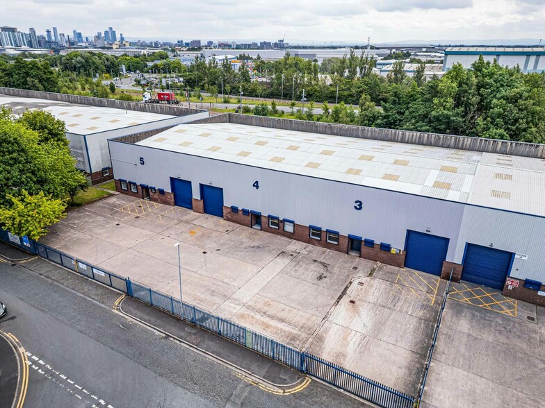 Parkway Trading Estate, Longbridge Rd, Manchester for lease - Building Photo - Image 1 of 14
